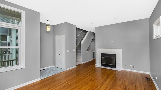 Building Photo - 1729 N Wood St