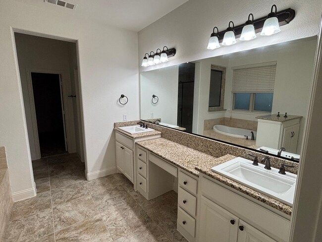 Building Photo - 13966 Clusterberry Dr