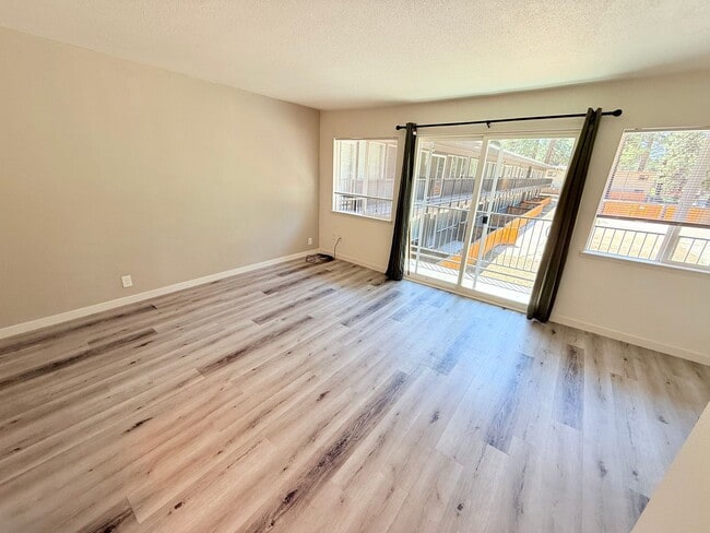 Building Photo - Pet friendly 1 bed apartment in South Lake Tahoe
