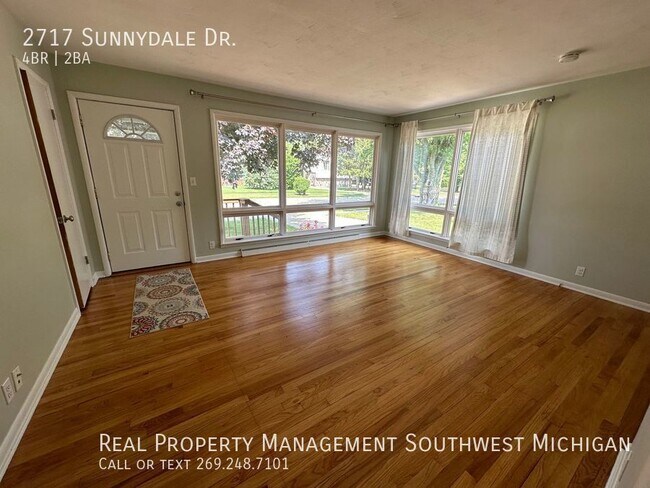 Building Photo - 4 Bedroom St. Joseph Home