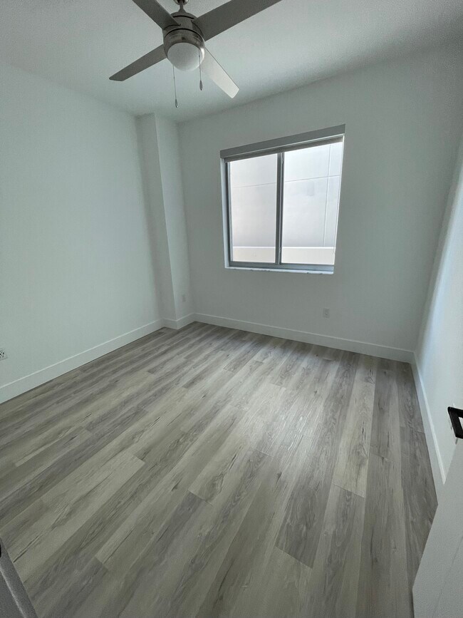 Building Photo - 121 NW 31st St