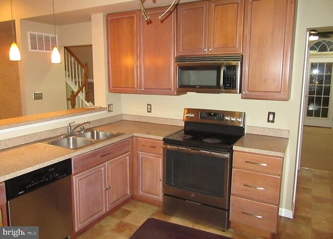Building Photo - 103 Persimmon Pl