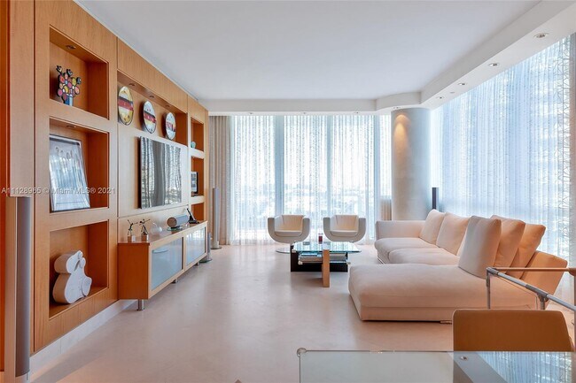 Foto del edificio - 100 South Pointe Dr