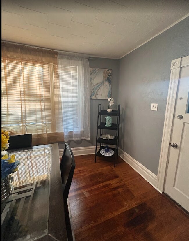 Foto del edificio - 2201 Beaver-Rooms