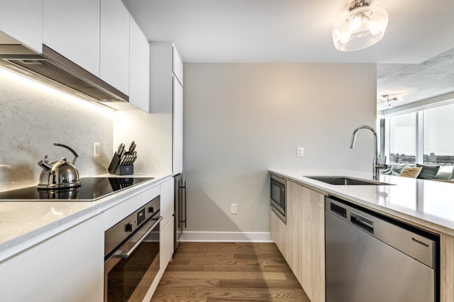 Building Photo - 190 Rue Murray