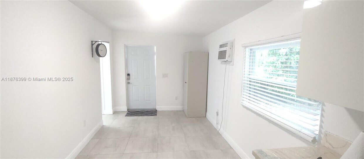 Foto principal - 259 NE 56th St
