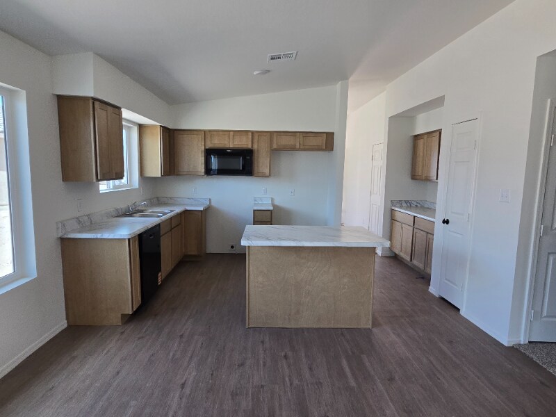 Foto principal - 4982 E 46th Pl
