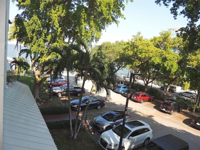 Foto del edificio - 777 NE 62nd St