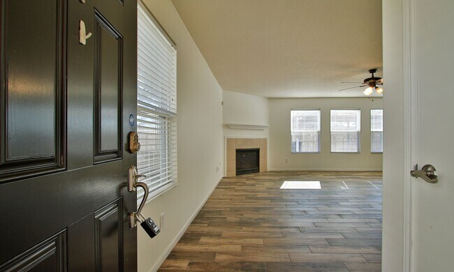 Building Photo - For Lease | 4 Bed, 2.5 Bath |2,314 Sq Ft |...