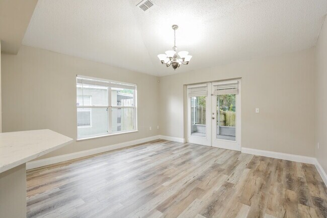 Building Photo - 3254 Erskine Dr