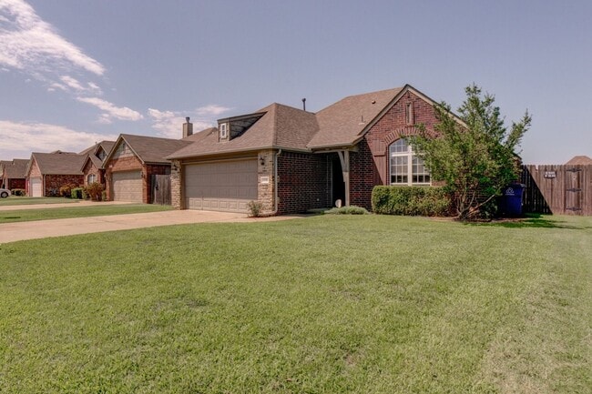 Foto del edificio - Tulsa Beauty Available Beginning of Januar...