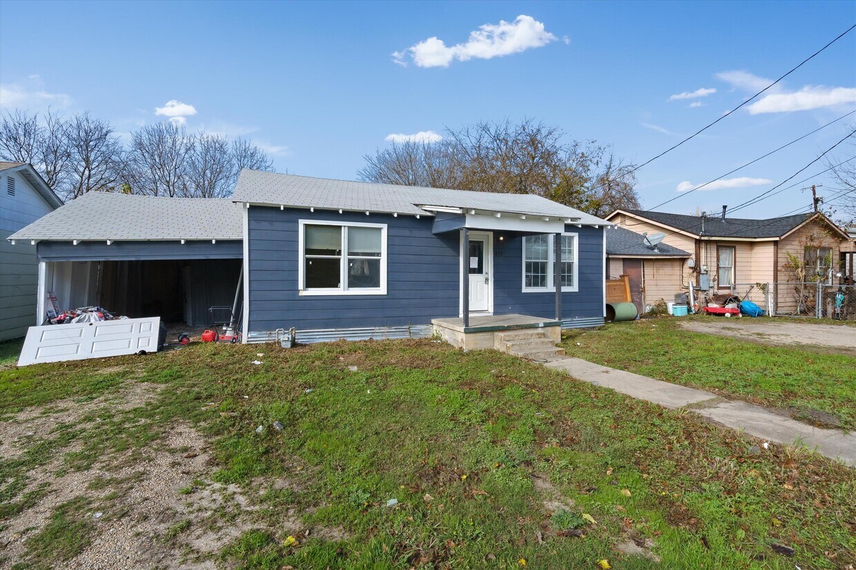 111 Travis St, Taylor, TX 76574 House Rental in Taylor, TX