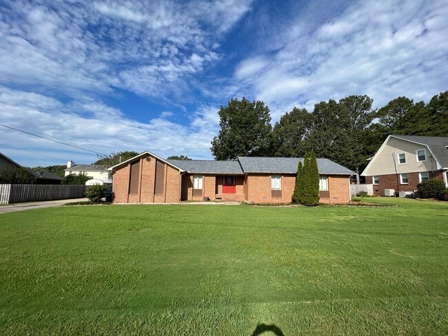 Building Photo - 104 Cambridge Ln