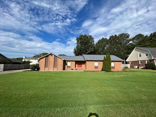 Foto del edificio - 104 Cambridge Ln