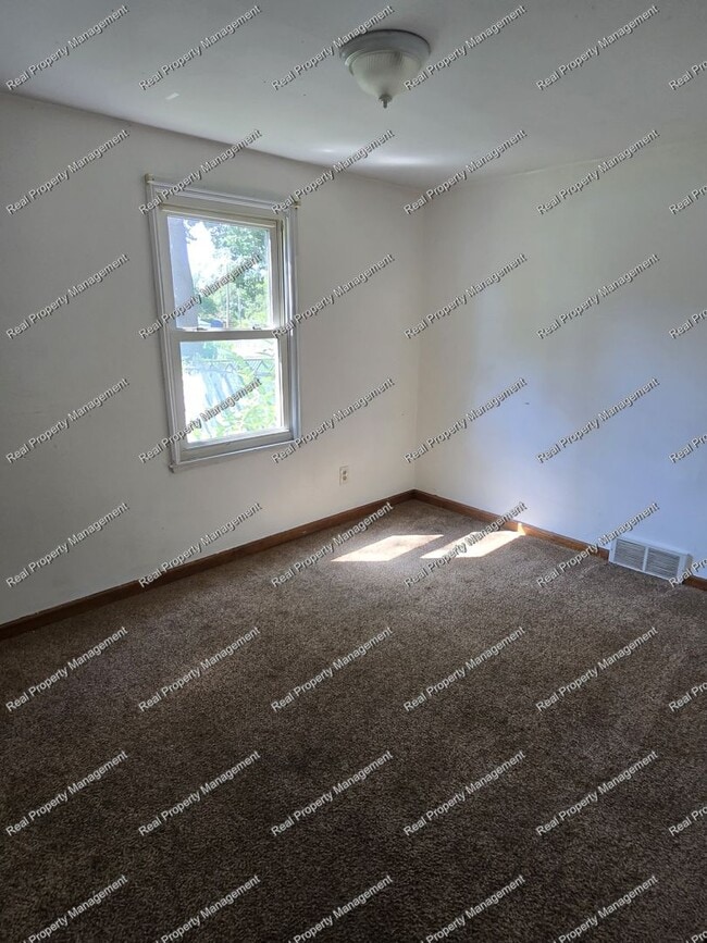 Building Photo - Two Bedroom Ranch
