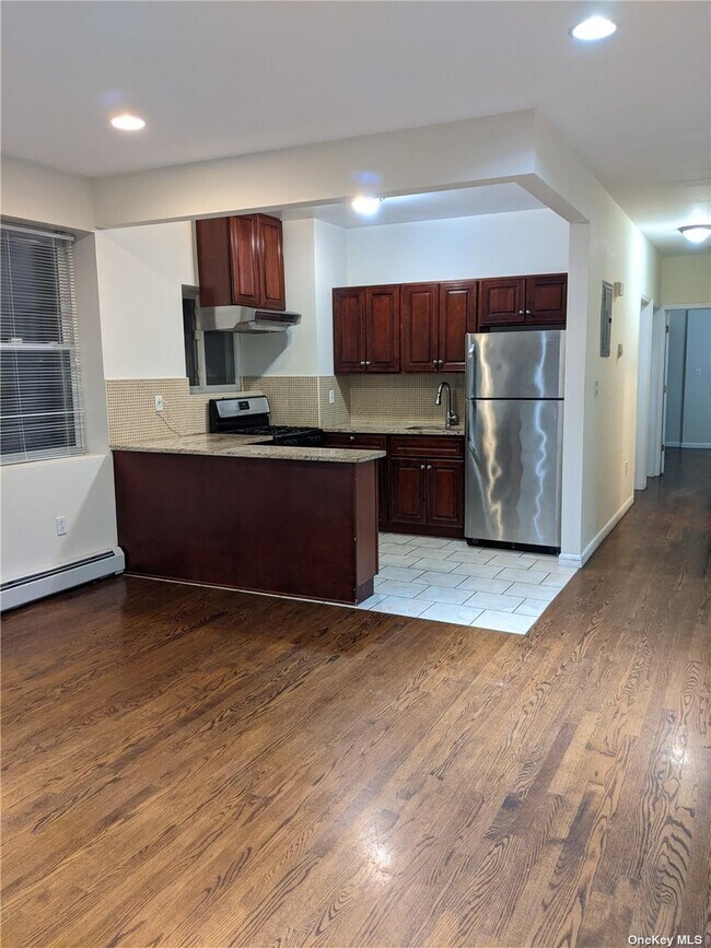 Foto del edificio - 45-44 164th St