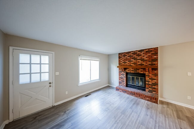 Building Photo - 912 Burnt Pine Dr