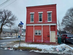 Building Photo - 31 Grape St