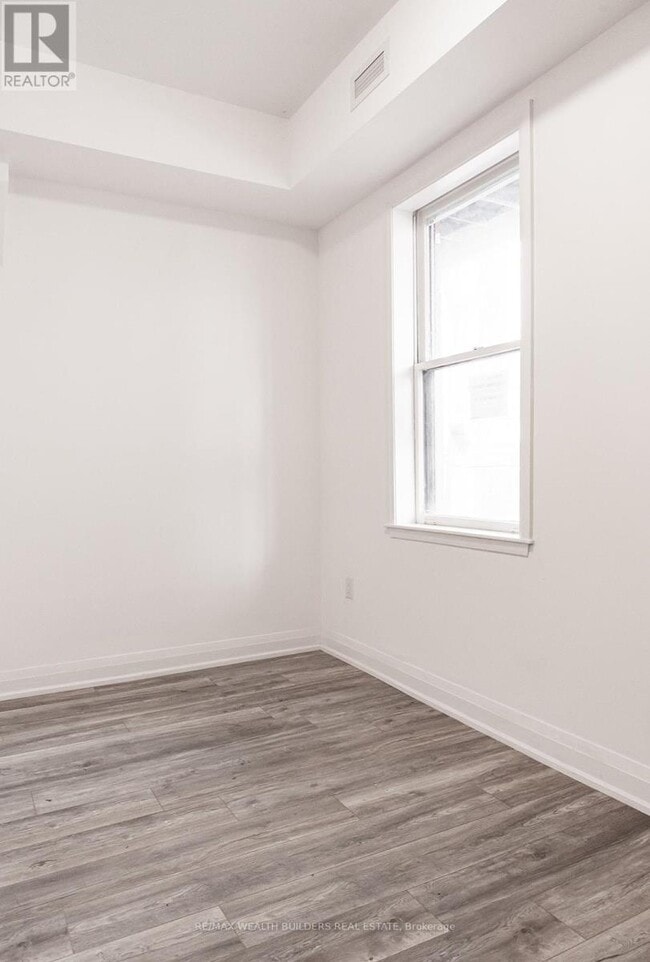 Building Photo - 209 Jarvis St