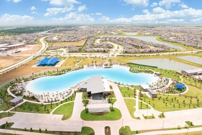 Foto del edificio - Experience Sunterra: Resort-Style Living Awaits