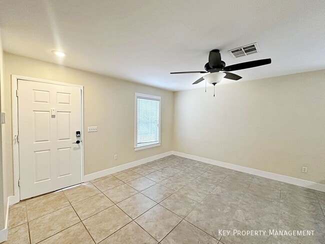 Building Photo - 725 Hitchen Post Dr