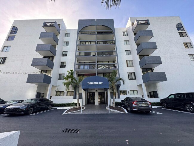 Foto del edificio - 2715 Tigertail Ave