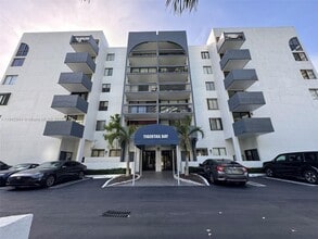 Building Photo - 2715 Tigertail Ave