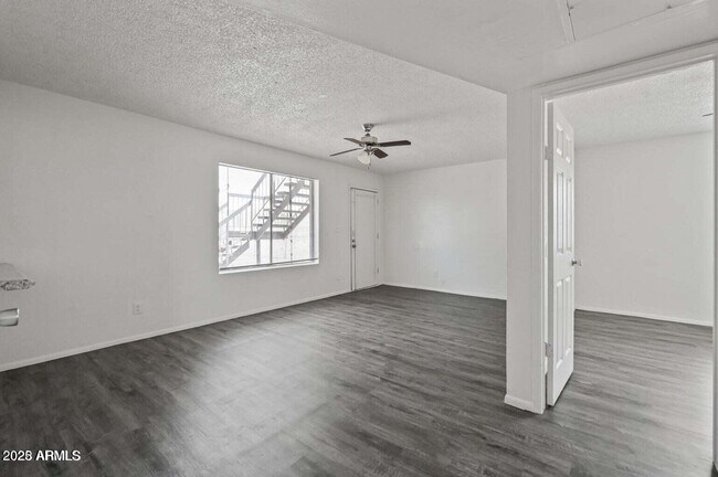 Foto del edificio - 717 E Roeser Rd