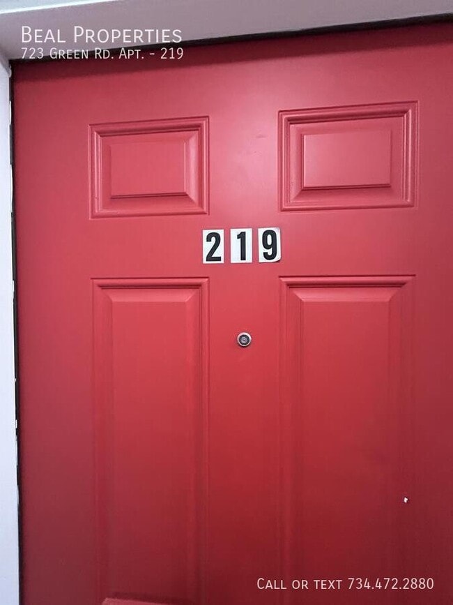 Foto del edificio - 723 Green Rd