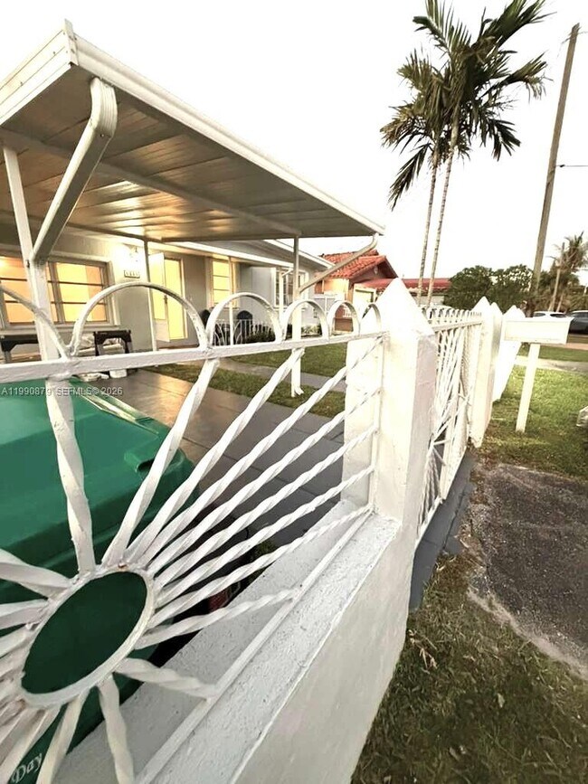 Foto del edificio - 6339 SW 32nd St