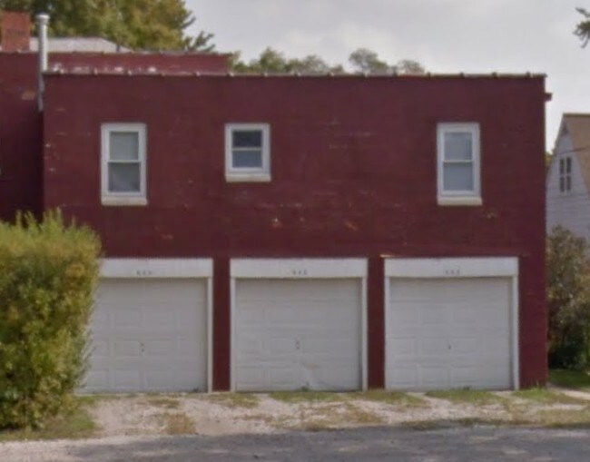 Building Photo - 902 1/2 Wilhelm St
