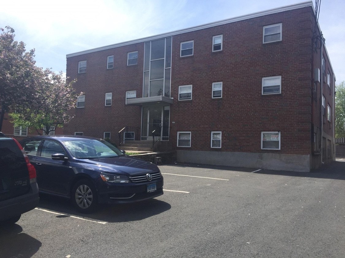 Front of Building - Newington Road Apartments