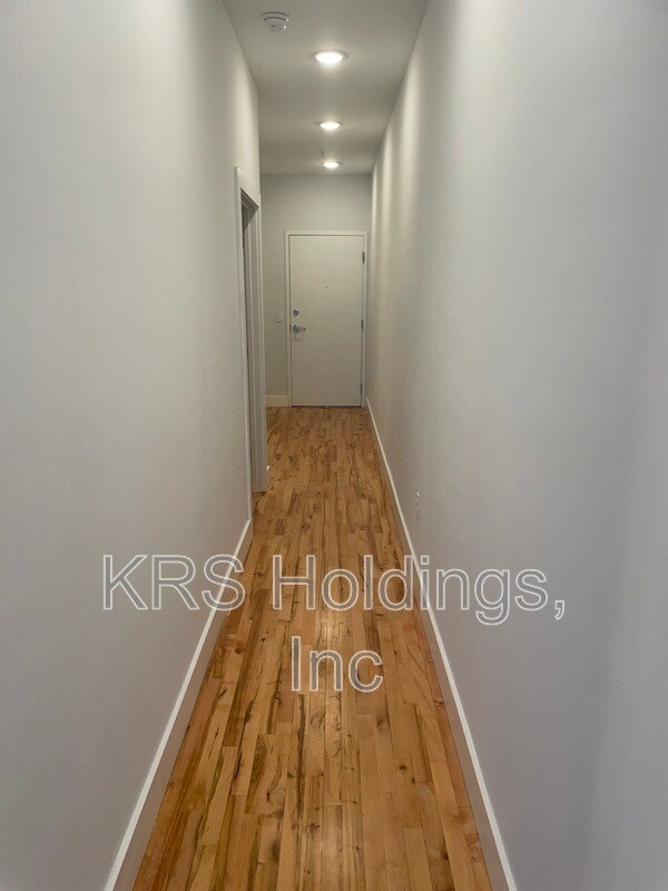 Building Photo - 805 W Cary St