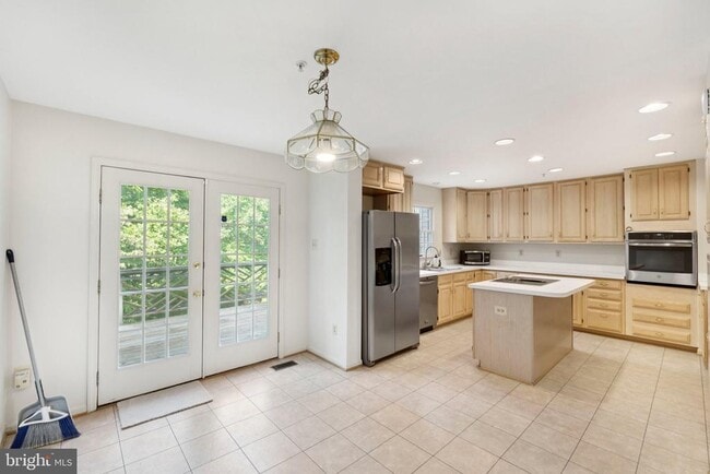 Foto del edificio - 15831 Glacier Ct