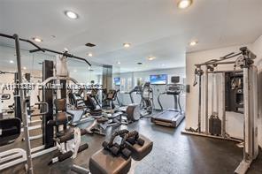 Foto del edificio - 4101 Pine Tree Dr