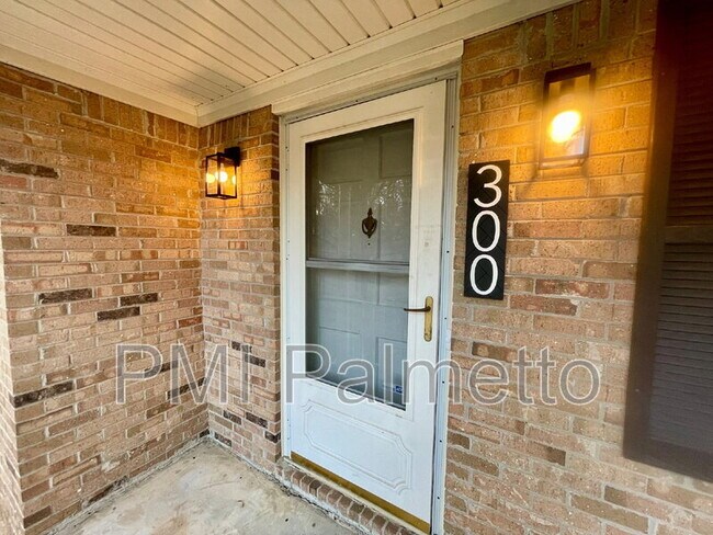 Foto del edificio - 300 Quincannon Rd