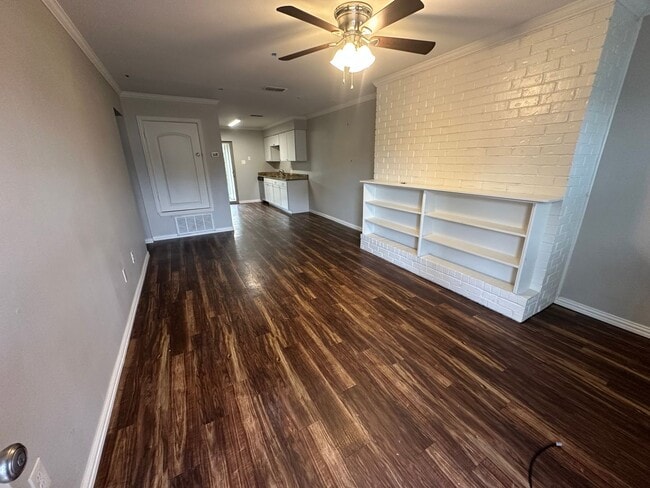 Building Photo - 811 McClenny Dr