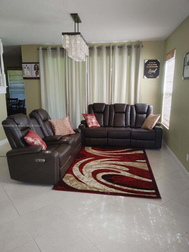 Building Photo - 2009 Grey Falcon Cir SW