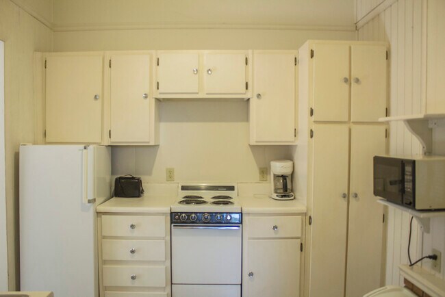 Foto del edificio - 208 NE 58th St