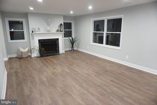 Building Photo - 295 Overleaf Ct