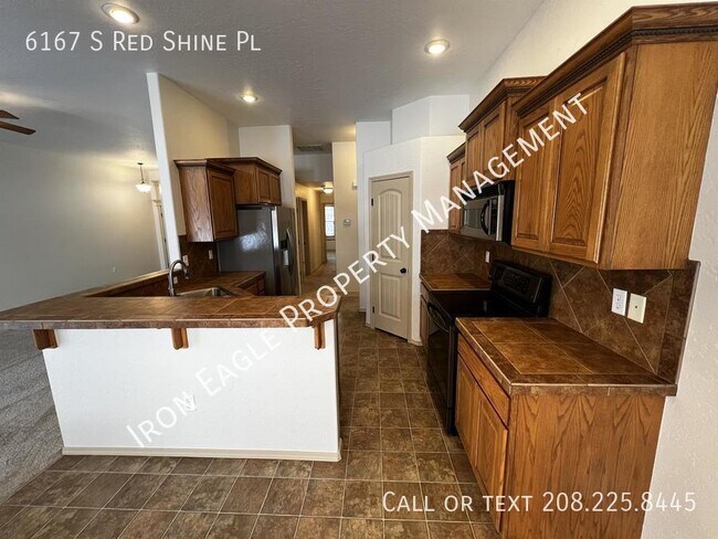 Building Photo - 6167 S Red Shine Pl