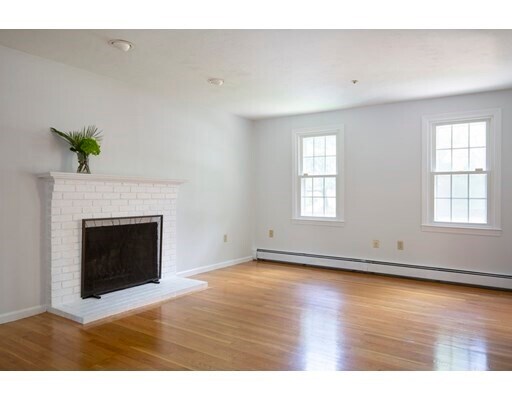 Building Photo - 84 Wellesley Ave