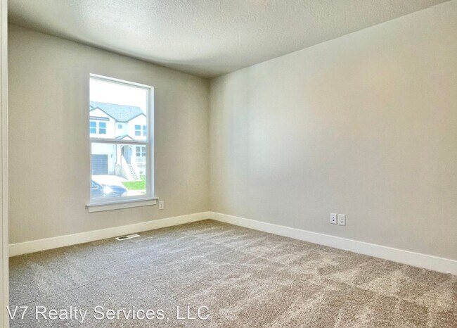Building Photo - 4 br, 2.5 bath House - 463 N. Hillview Dr.