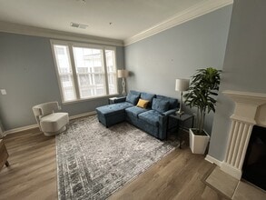 Building Photo - 27 Booth St