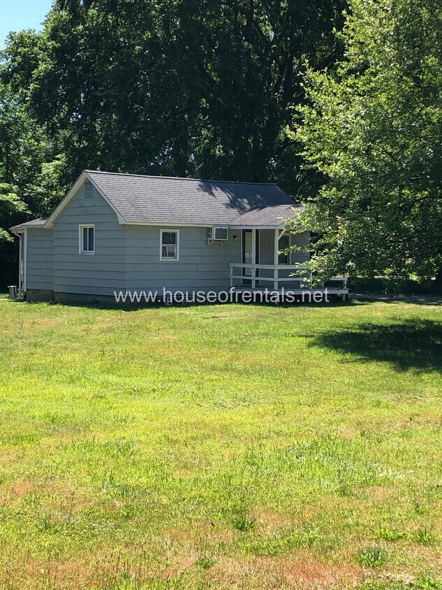 814 Main St, Carterville, IL 62918 House Rental in Carterville, IL