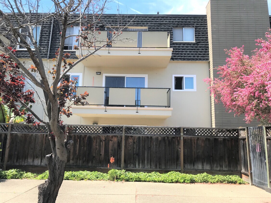Primary Photo - 3050 Los Prados St