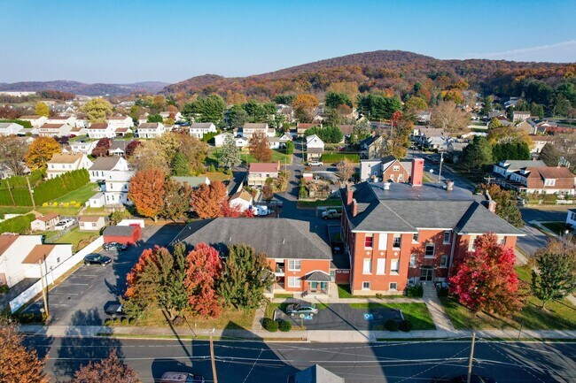 Building Photo - Luxury, Spacious 2-Bedroom Apartments W/ C...