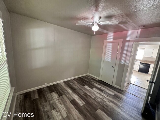 Building Photo - 3 br, 1 bath House - 402 Redwood Ave.