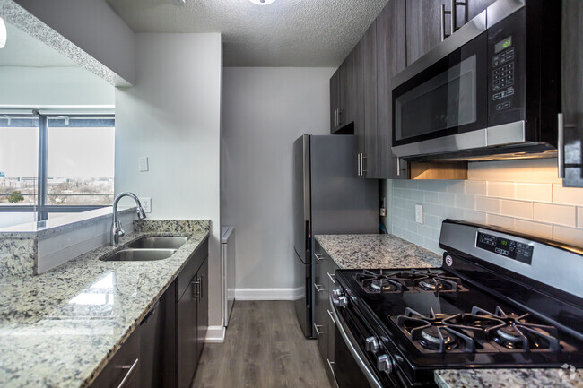 2BR, 1BA - 900SF - Kitchen - Iris