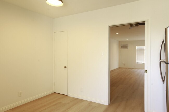 Foto del edificio - 1323 Ridgeley Dr